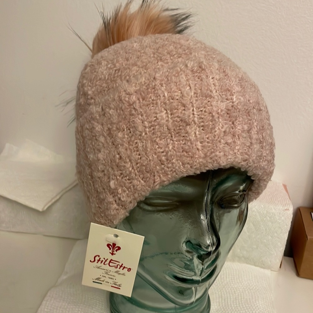 NWT StilEstro braided beanie pompon hat.